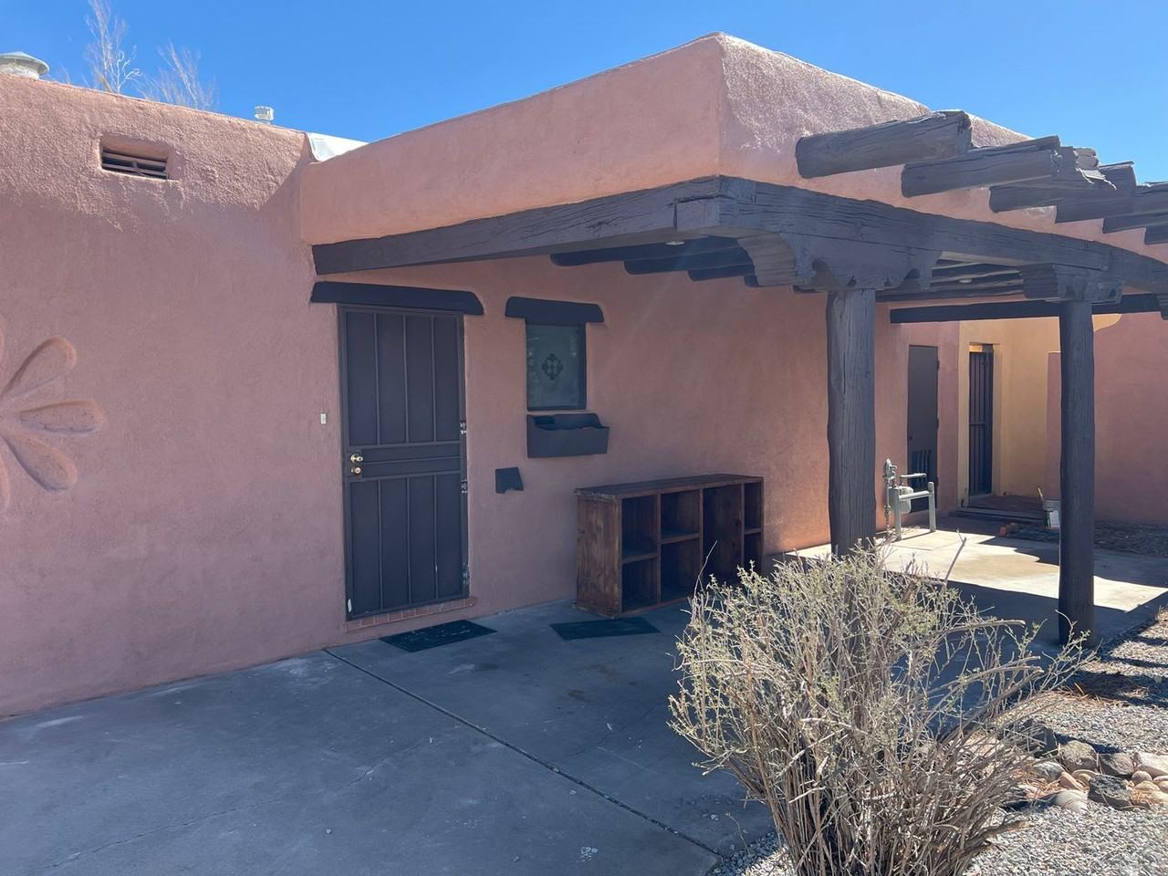 1110 Stanford Dr Ne - Photo 2 of 22