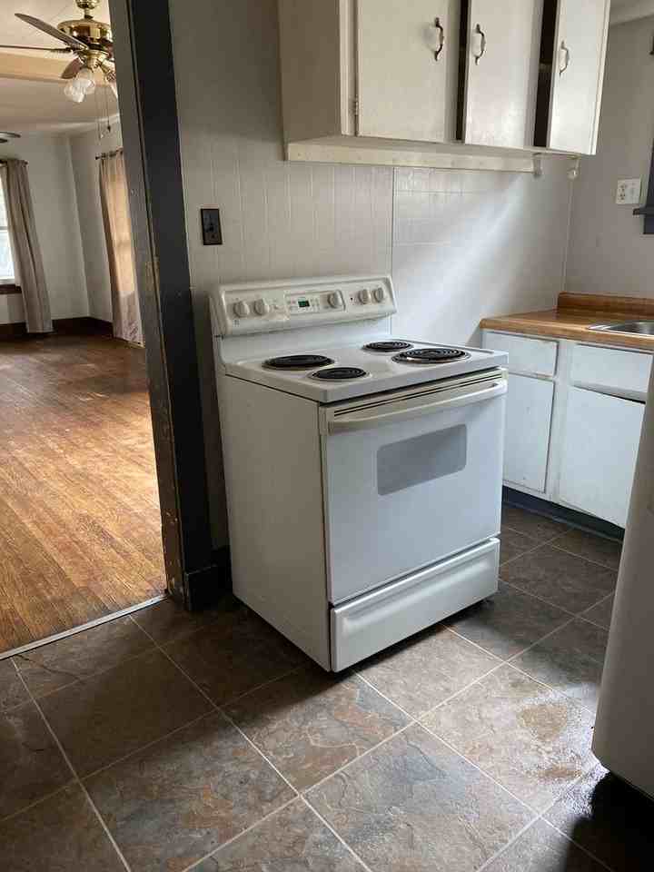 226 Western Ave - Photo 5 of 9