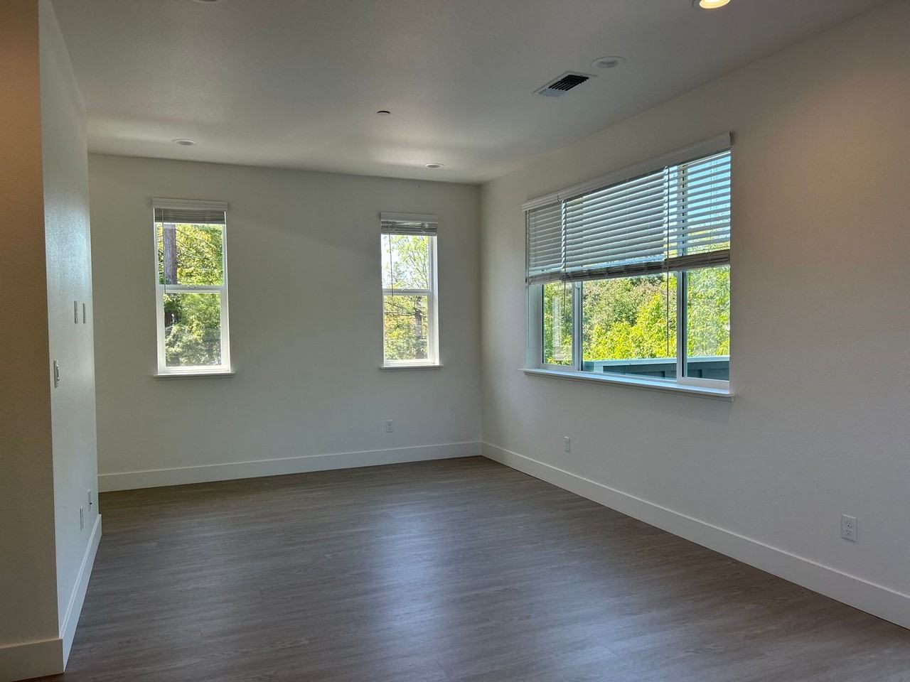 2076 Landen Ln - Photo 2 of 8