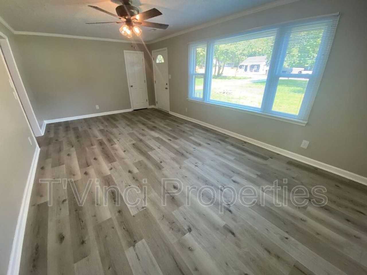 3932 Eastland Ave - Photo 3 of 11