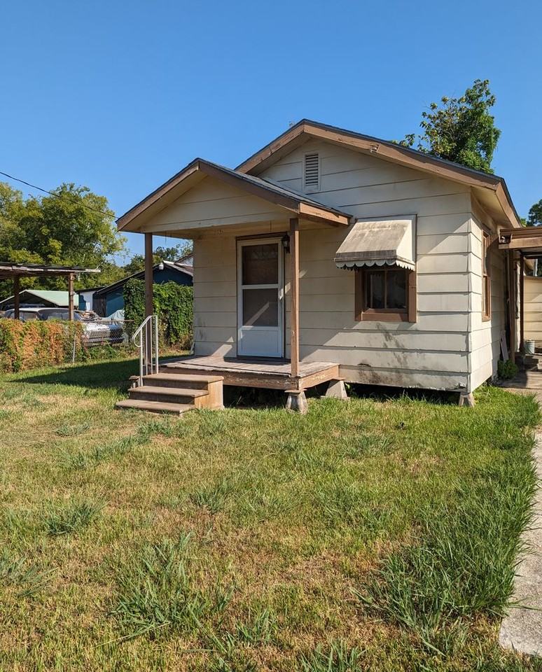 314 Joan St - Photo 2 of 11