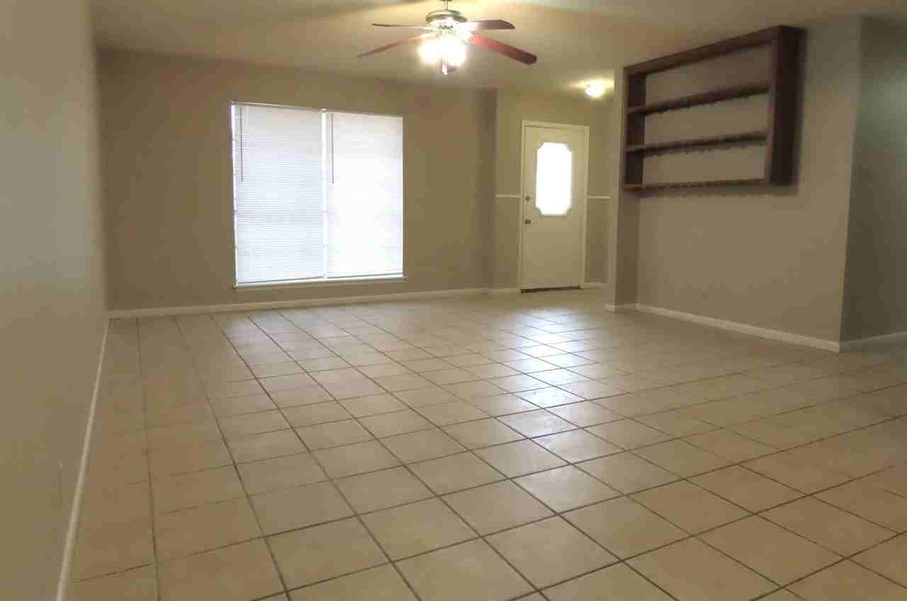 402 Muller Garden Rd - Photo 4 of 28