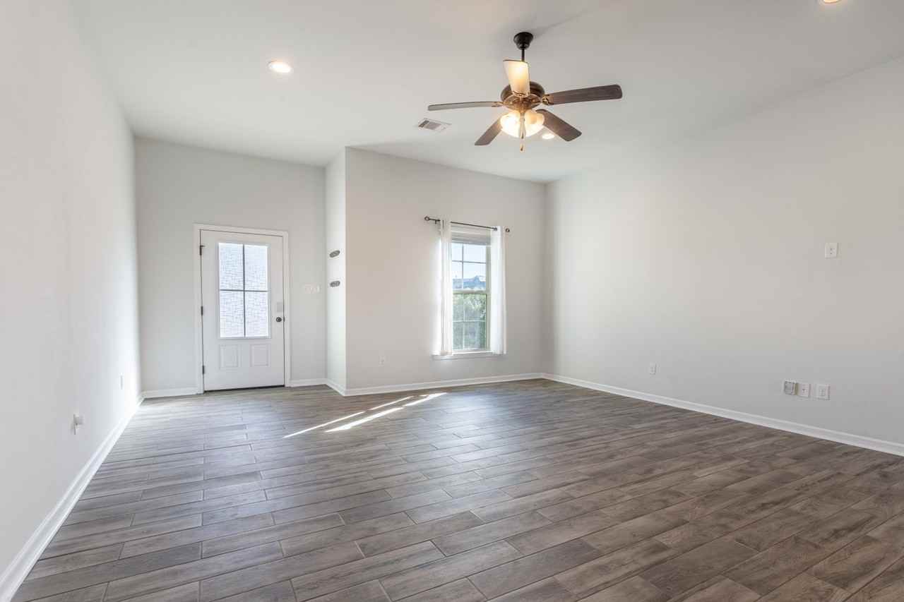 1848 Meadow Oak Dr - Photo 2 of 16