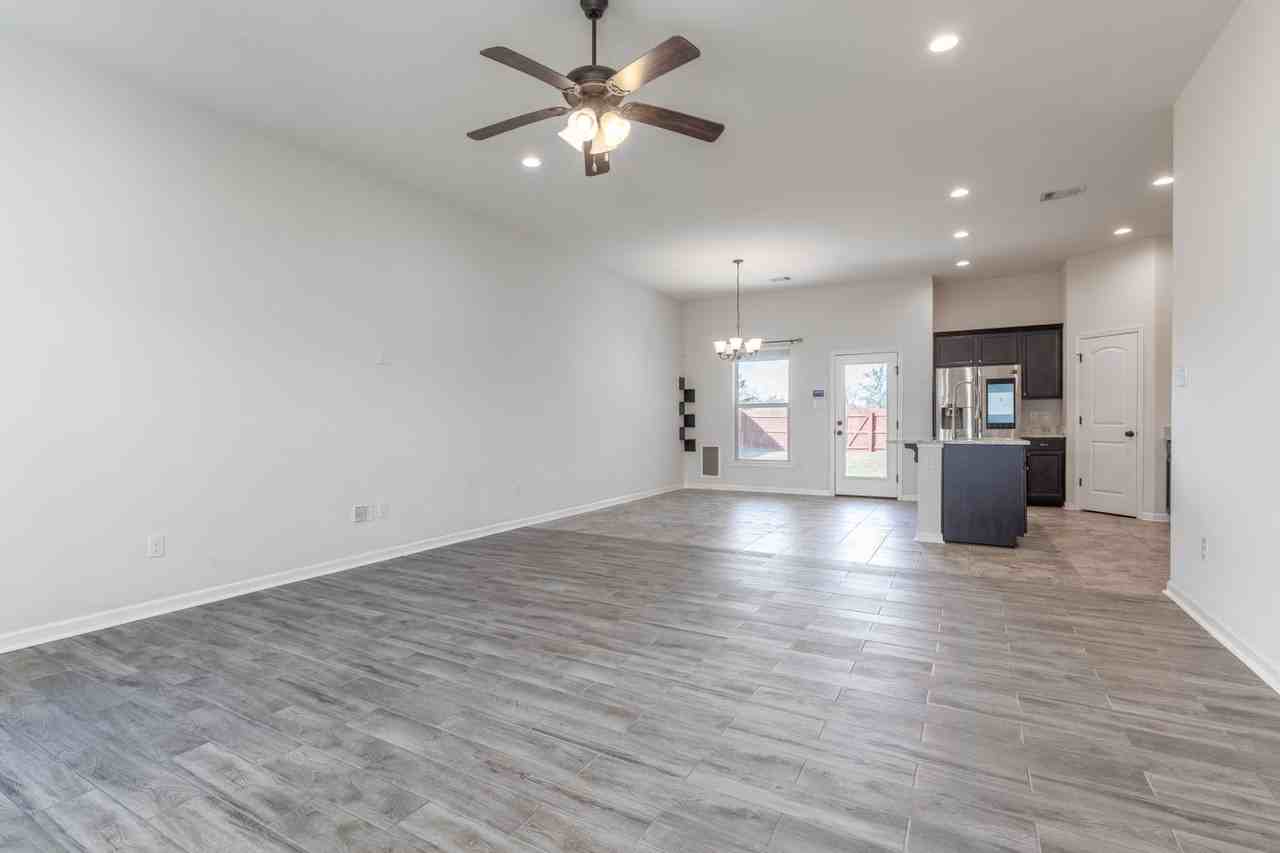 1848 Meadow Oak Dr - Photo 3 of 16