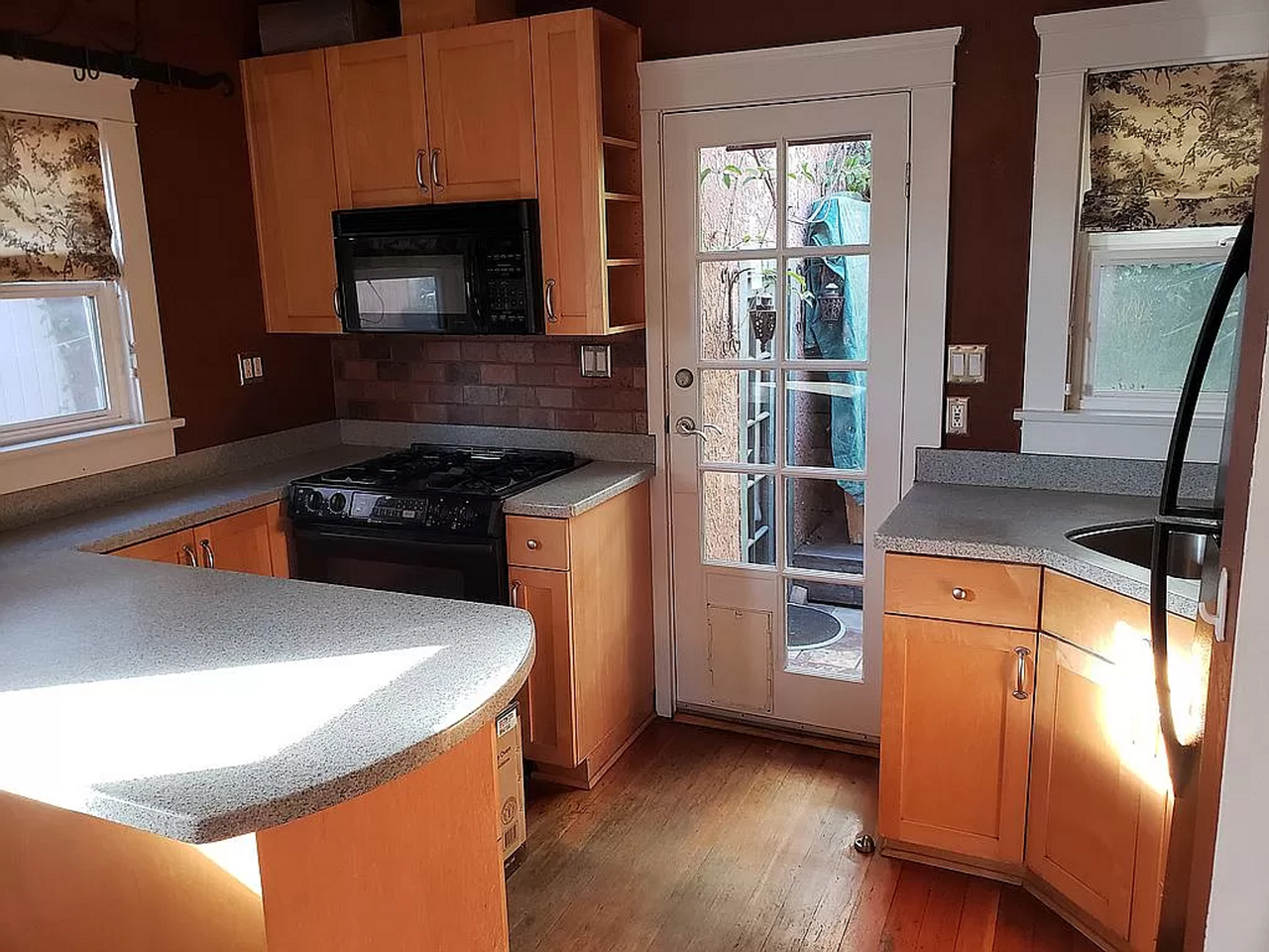 112 Robinson Ave - Photo 3 of 12