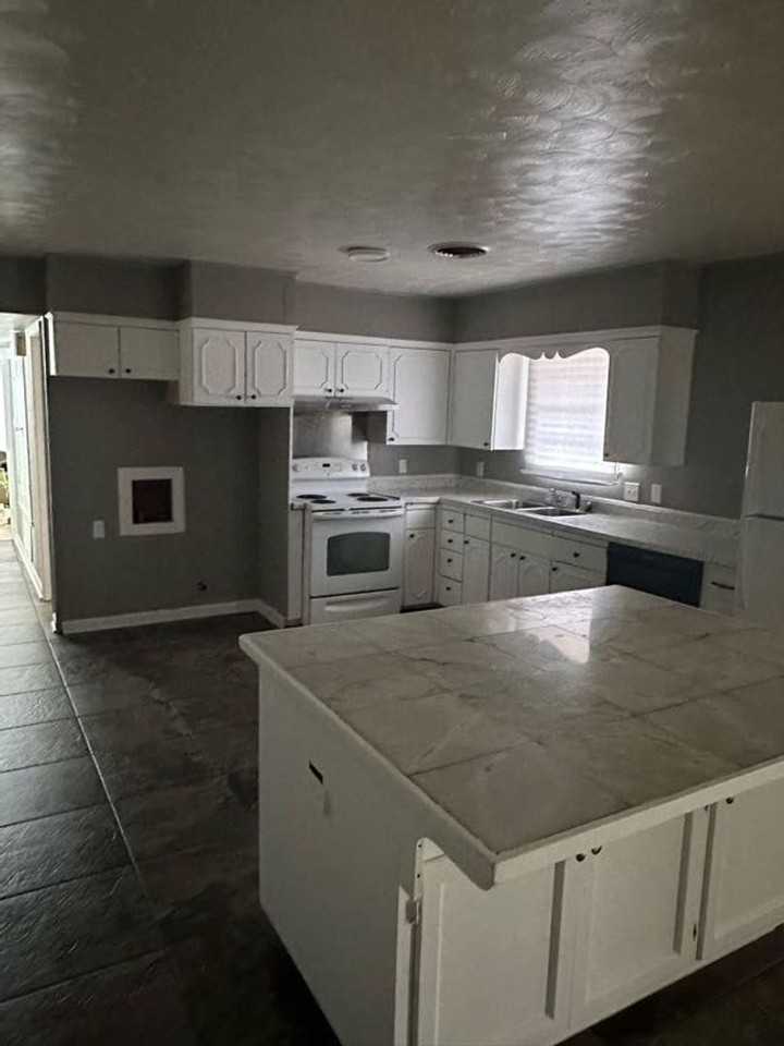 1804 E 10th Ave - Photo 3 of 24