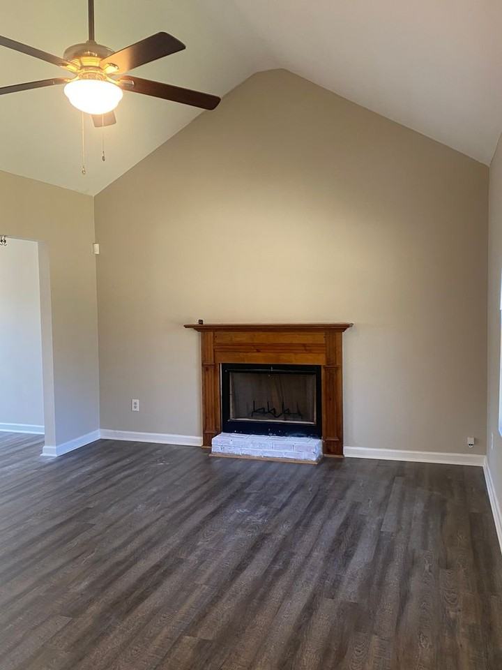 226 Lynn Rd - Photo 2 of 15