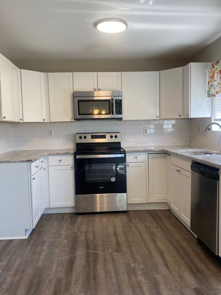 226 Lynn Rd - Photo 6 of 15