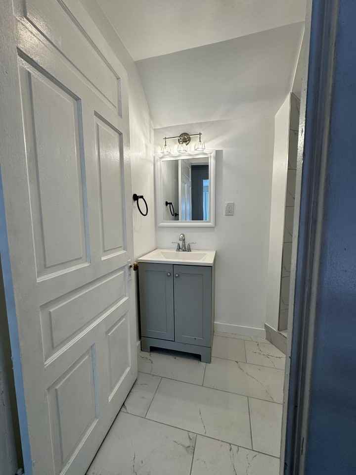 7029 Hamilton Ave #3 - Photo 3 of 10