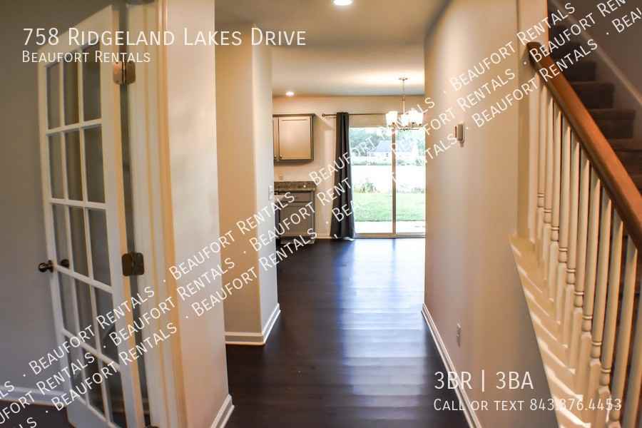 758 Ridgeland Lakes Dr - Photo 3 of 33