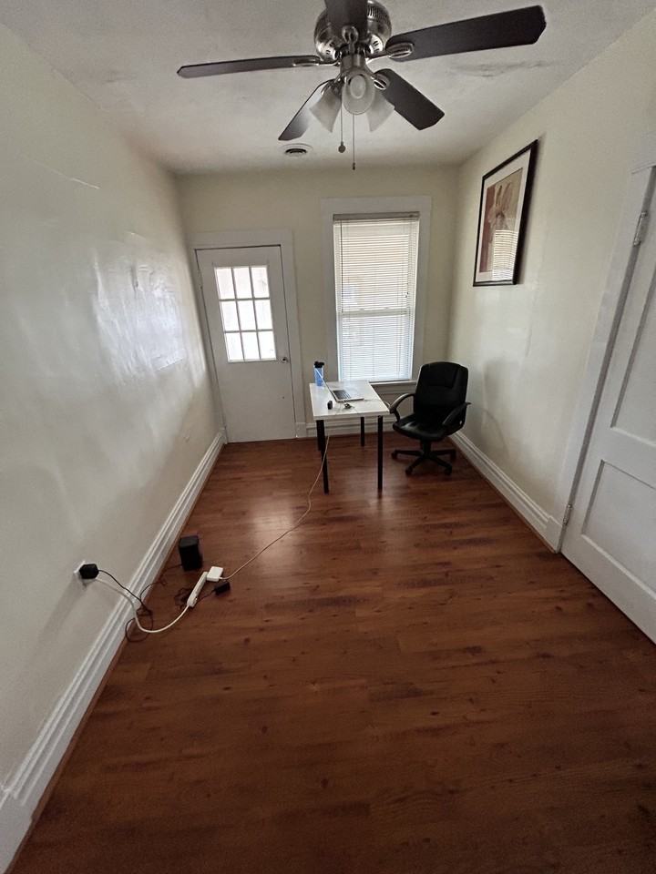 1129 S Kingshighway Blvd #NA - Photo 6 of 10