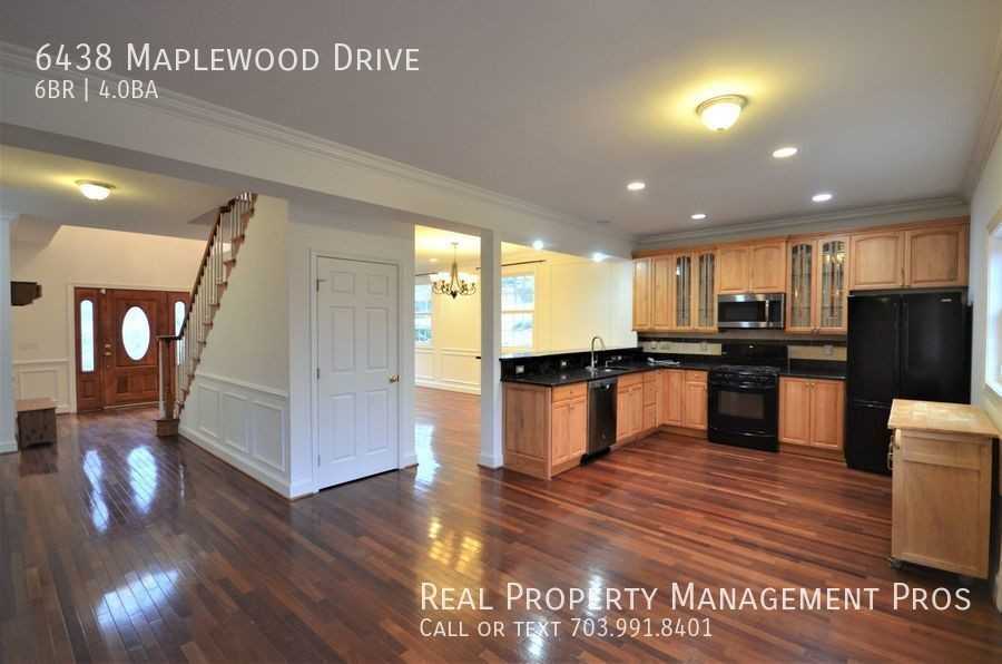 6438 Maplewood Dr - Photo 3 of 47