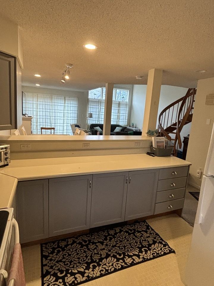 146 W Grand Ave #NA - Photo 4 of 36