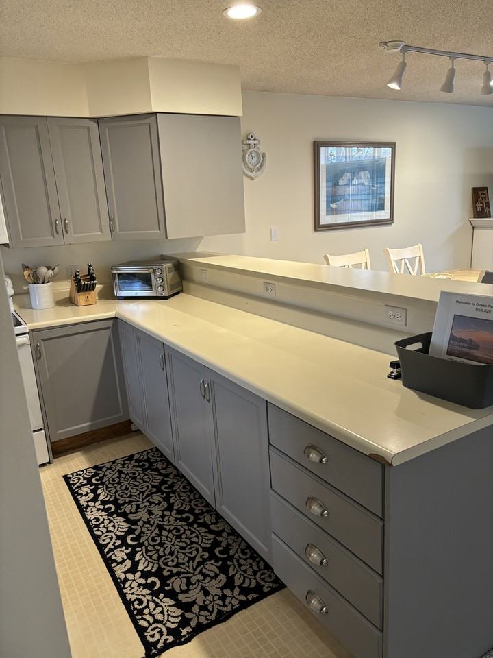 146 W Grand Ave #NA - Photo 5 of 36