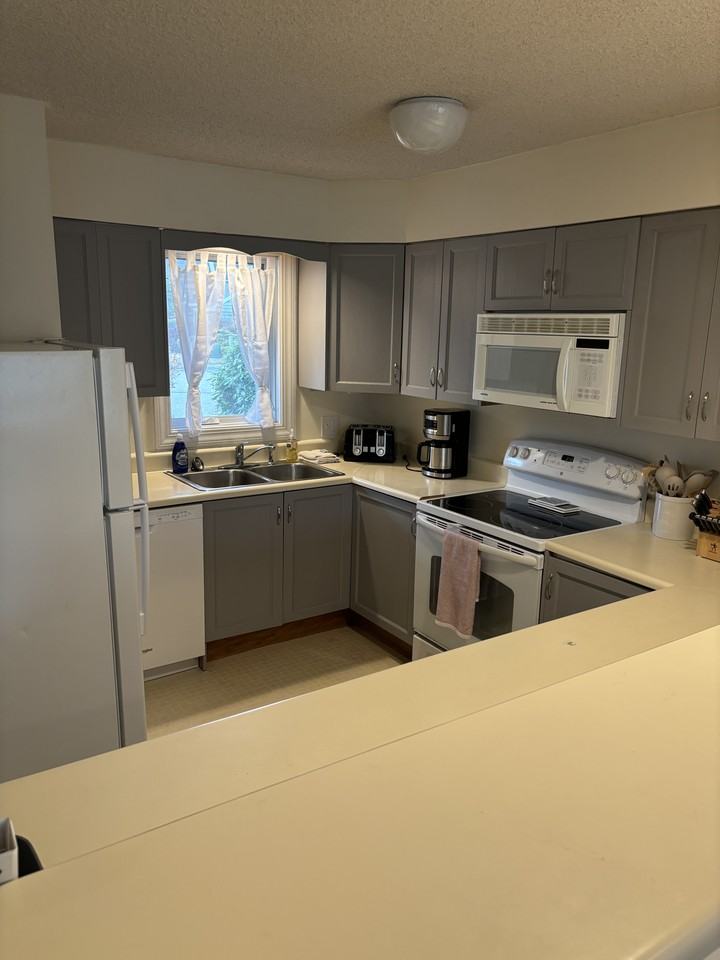 146 W Grand Ave #NA - Photo 6 of 36