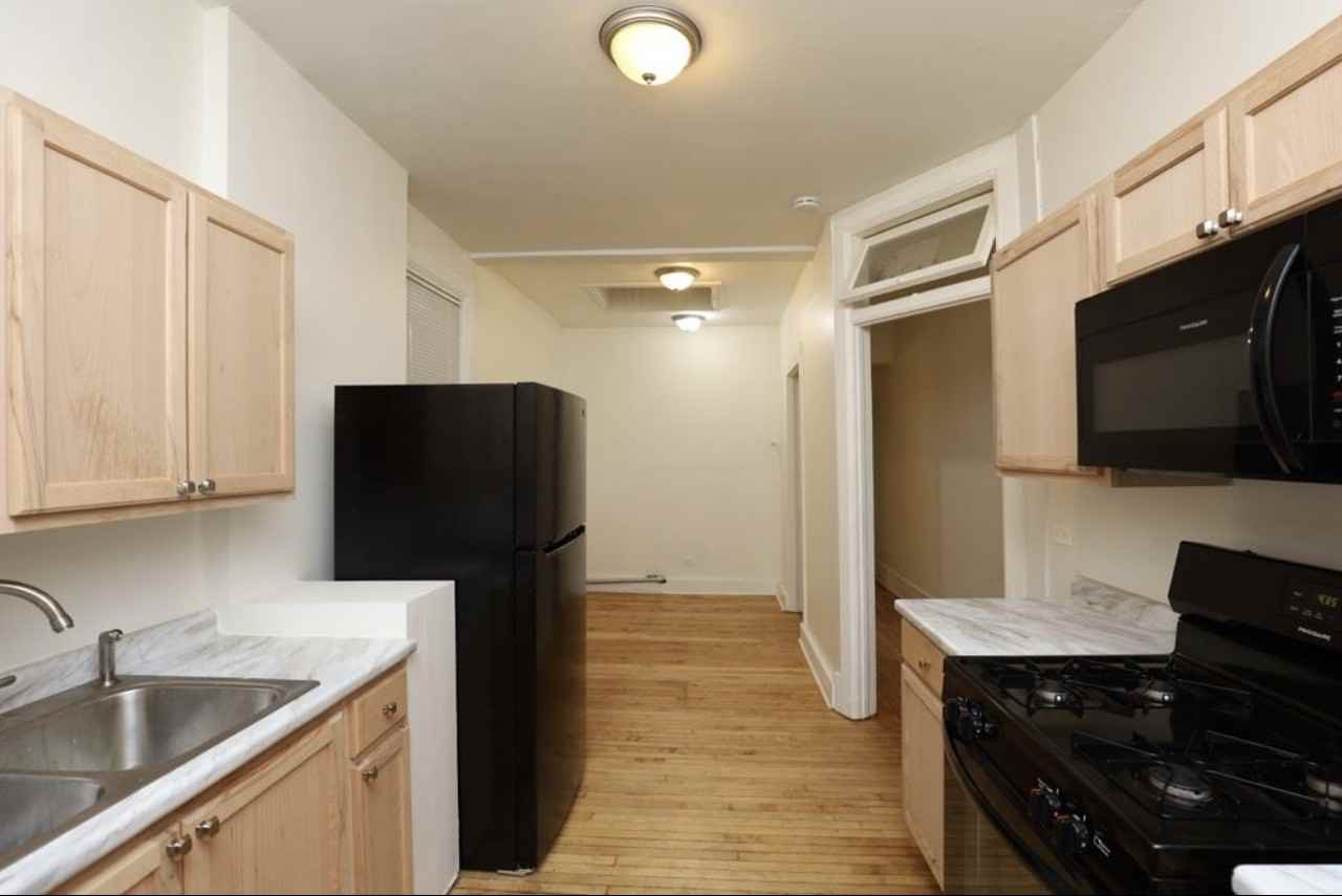 1916 S Sawyer Ave #2R - Photo 6 of 16