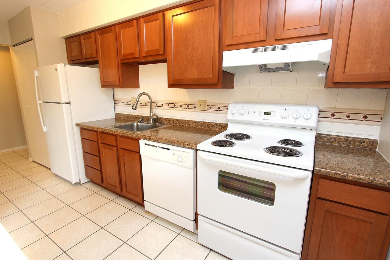 LYNWOOD APARTMENTS 001 3500 Willow Ave, Castle Shannon, PA 15234 Apartment for Rent