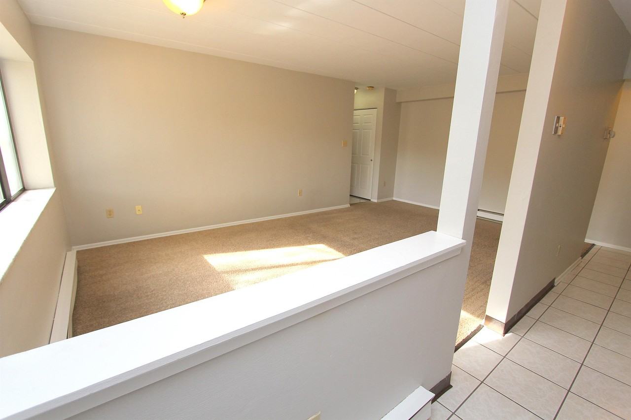 LYNWOOD APARTMENTS 001 3500 Willow Ave, Castle Shannon, PA 15234