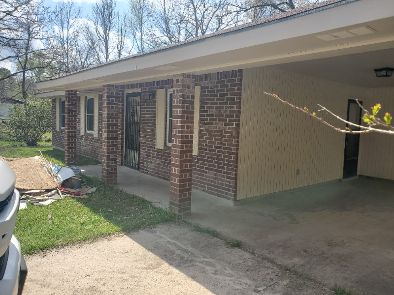 1105 Simpson St - Photo 3 of 8