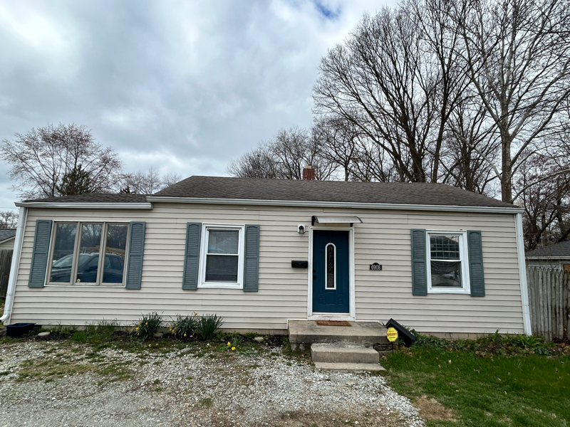 6908 N Keystone Ave - Photo 2 of 9