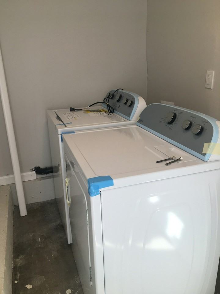 1987 Plumas, Unit 2- Downstairs - Photo 2 of 10