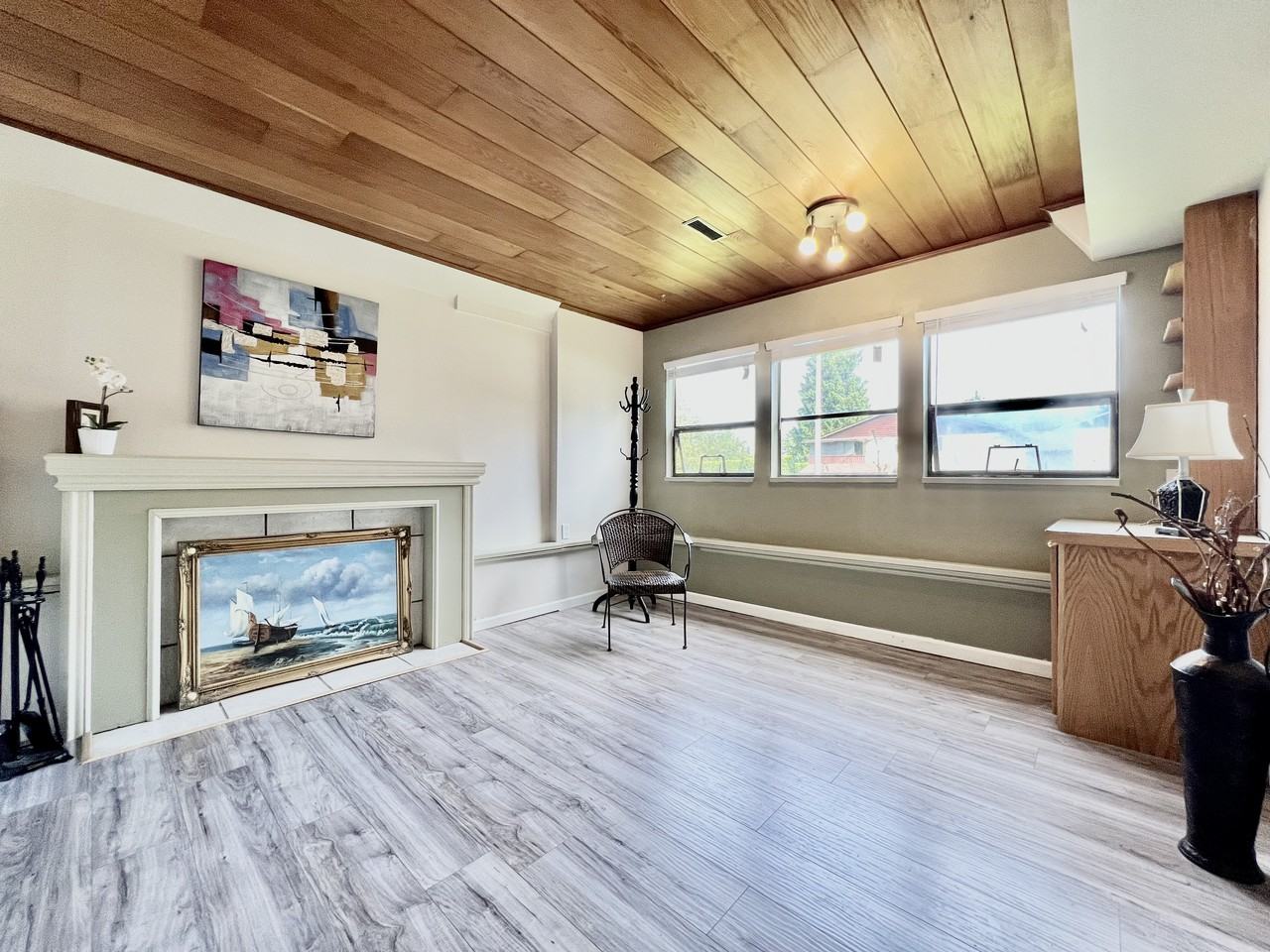 20522 88A Avenue - Photo 3 of 32