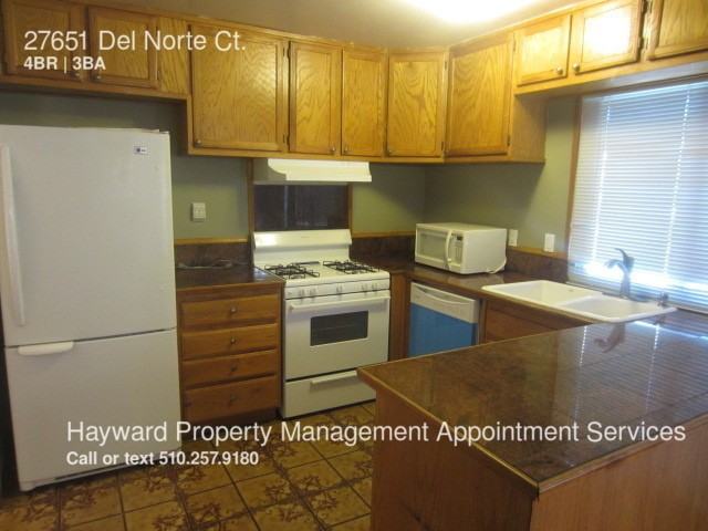 27651 Del Norte Ct - Photo 3 of 12