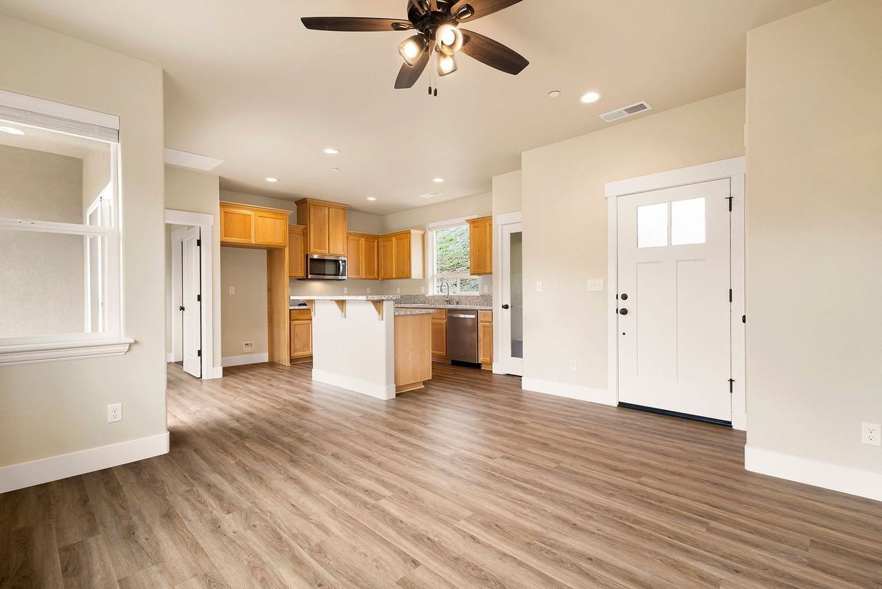 580 Valstream Dr - Photo 6 of 15