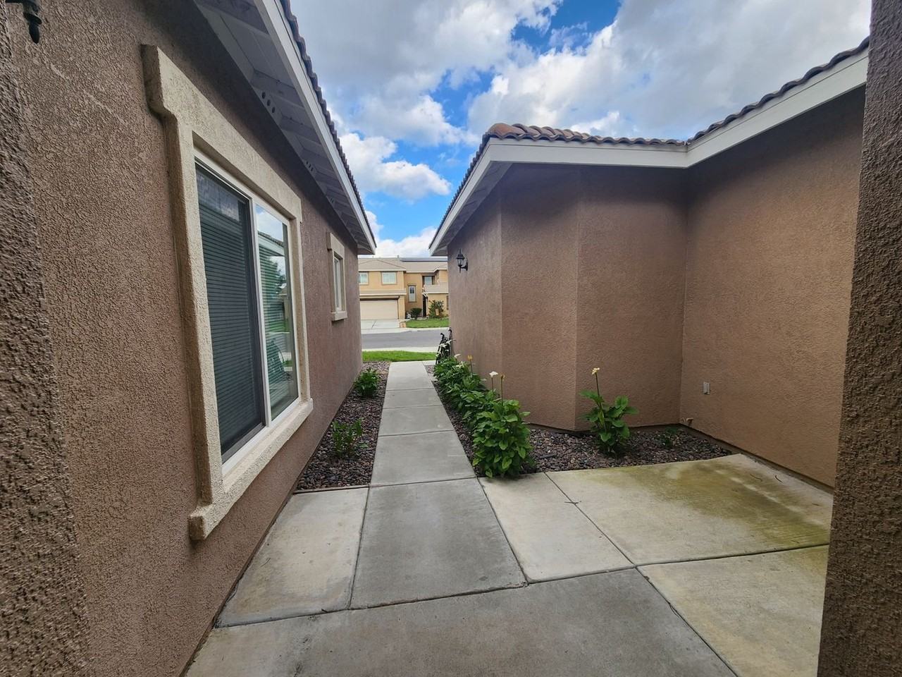 206 Garcia Dr - Photo 2 of 34