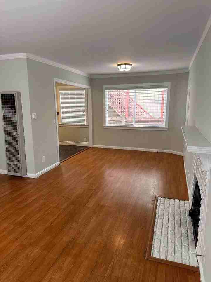 Madrone - Photo 2 of 12