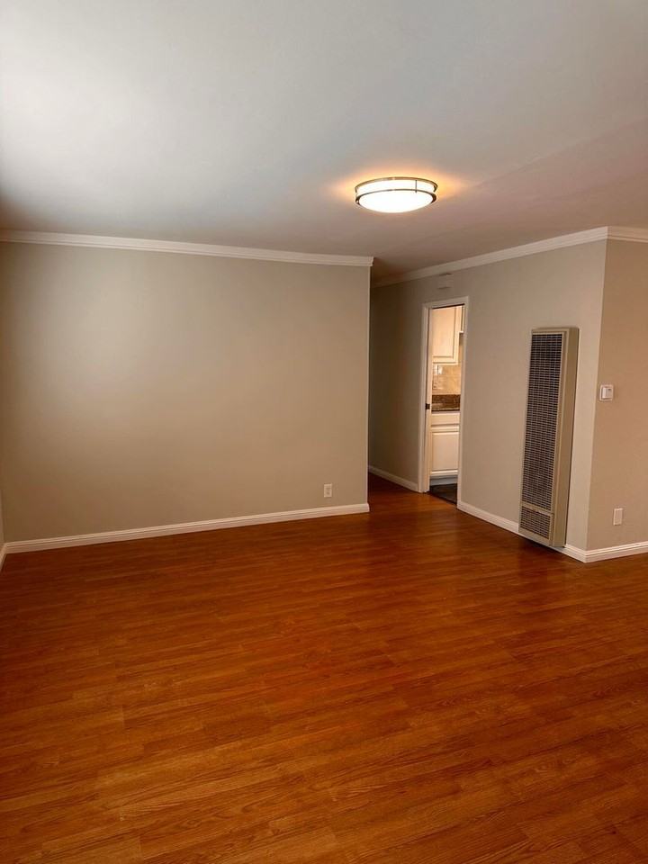 Madrone - Photo 3 of 12