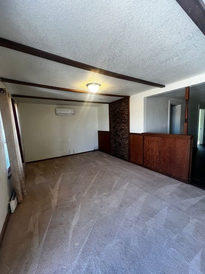 214 W Mathews St - Photo 3 of 18