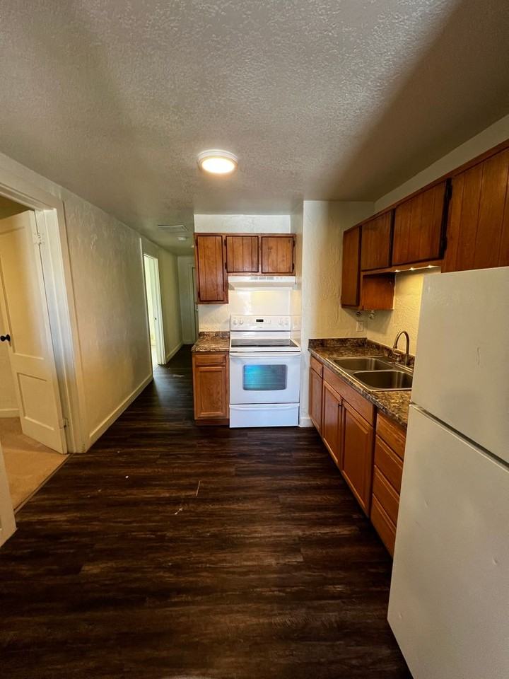 214 W Mathews St - Photo 4 of 18