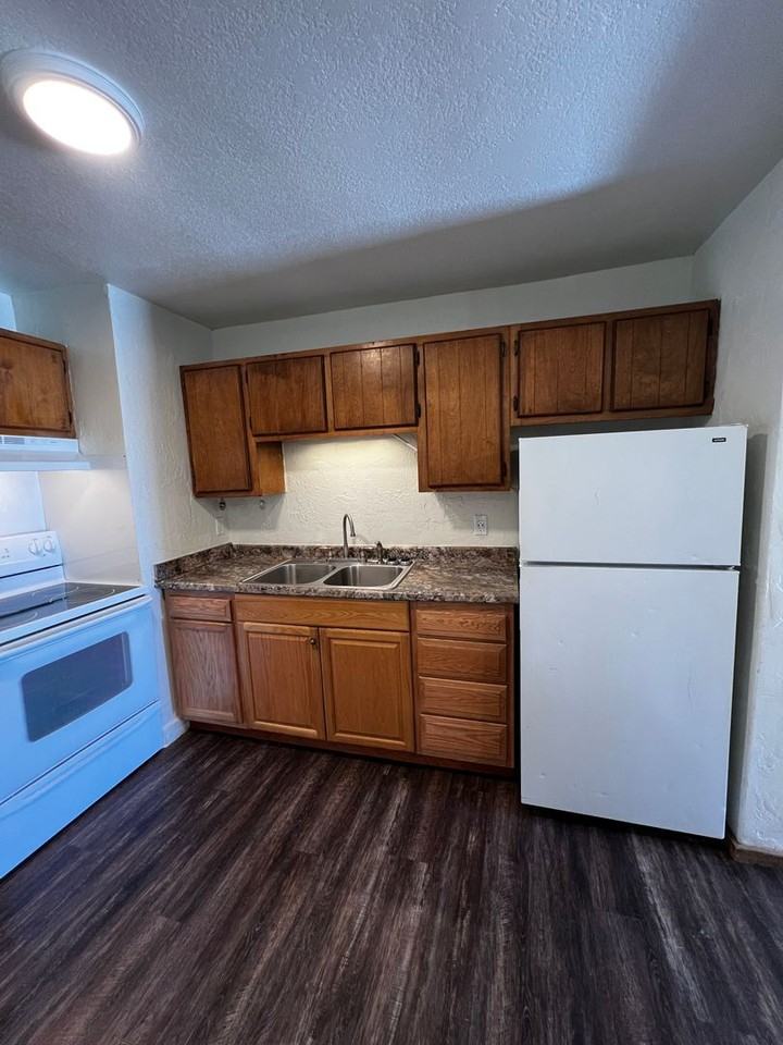 214 W Mathews St - Photo 5 of 18