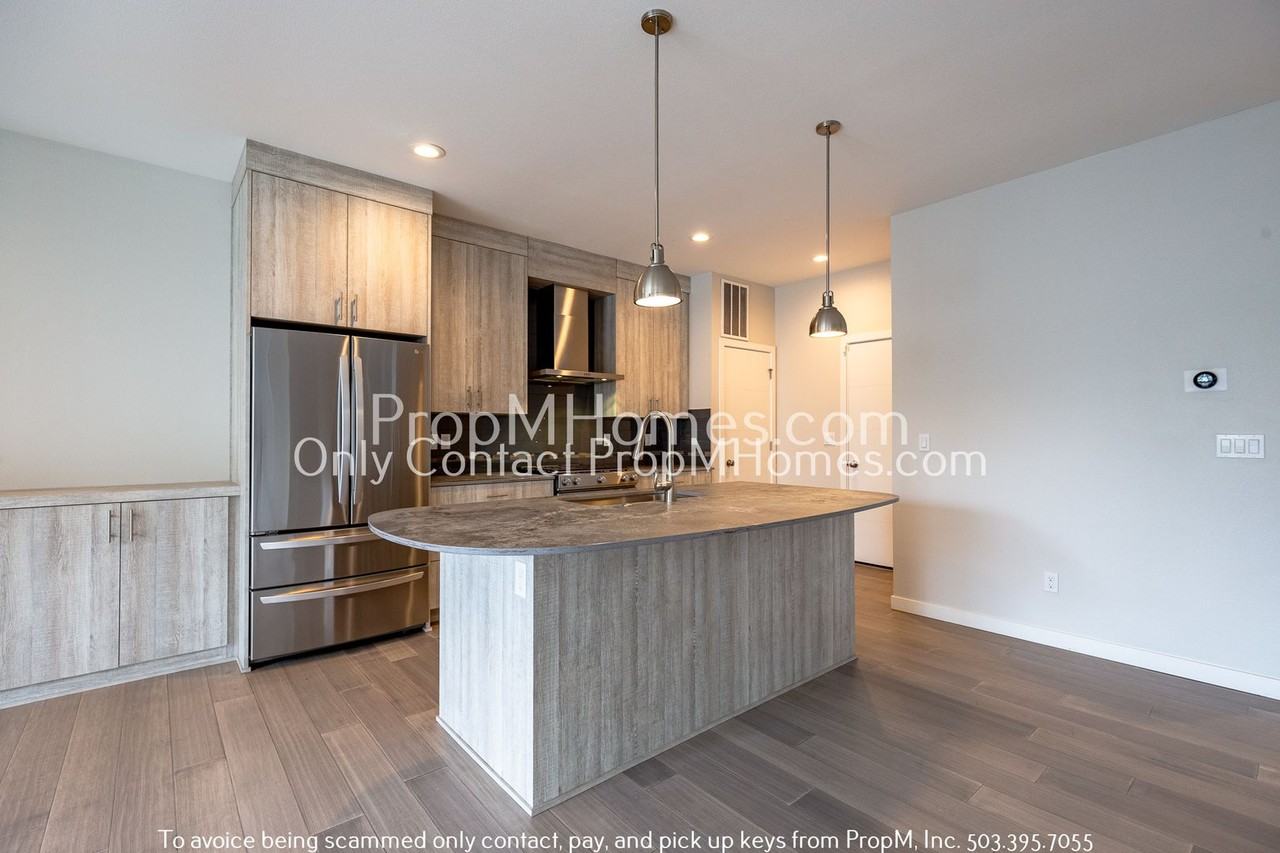 6882 Ne 13th Ave - Photo 3 of 28