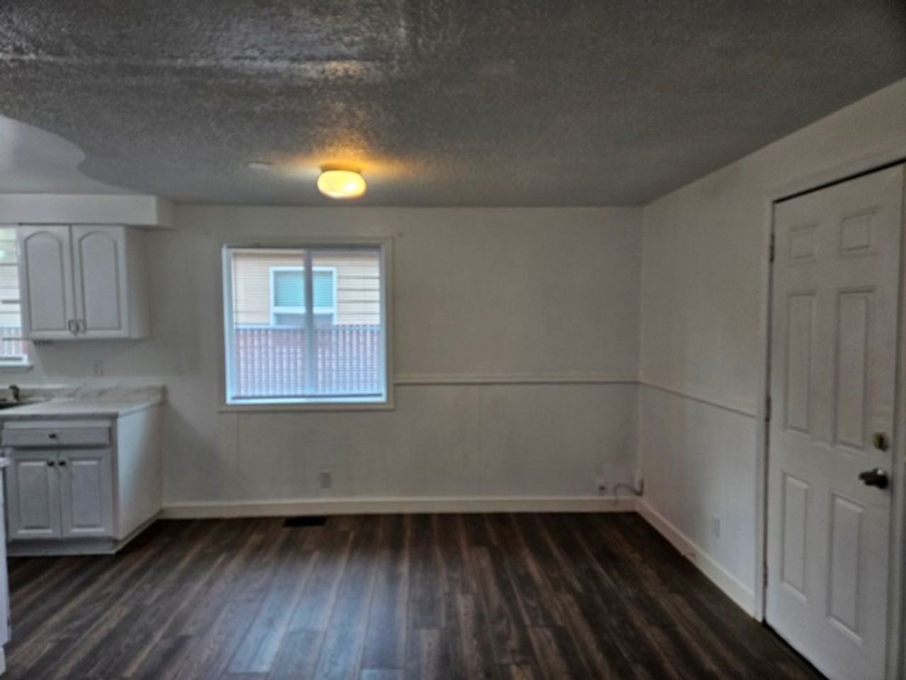 690 Highland Ave Ne - Photo 3 of 25