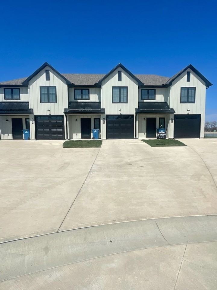 Lake Front Townhomes at Bryson Lake - Photo 2 of 22