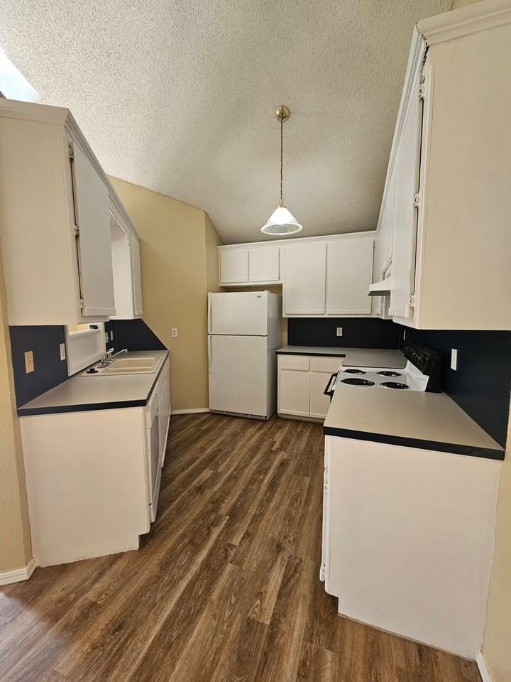 217 Monticello Rd - Photo 4 of 17