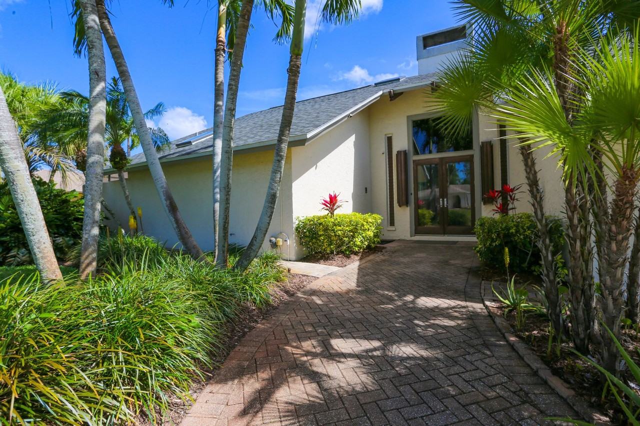 223 Forest Hills Boulevard - Photo 4 of 50