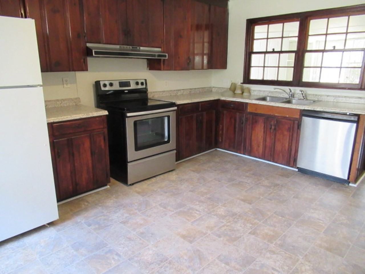 131 Frances Pl - Photo 3 of 24