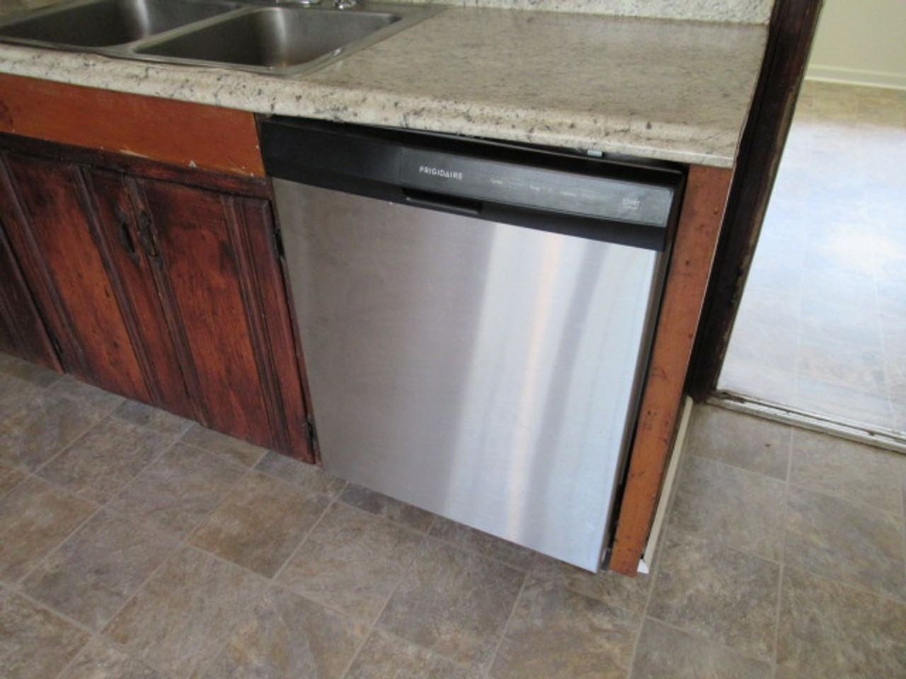 131 Frances Pl - Photo 4 of 24