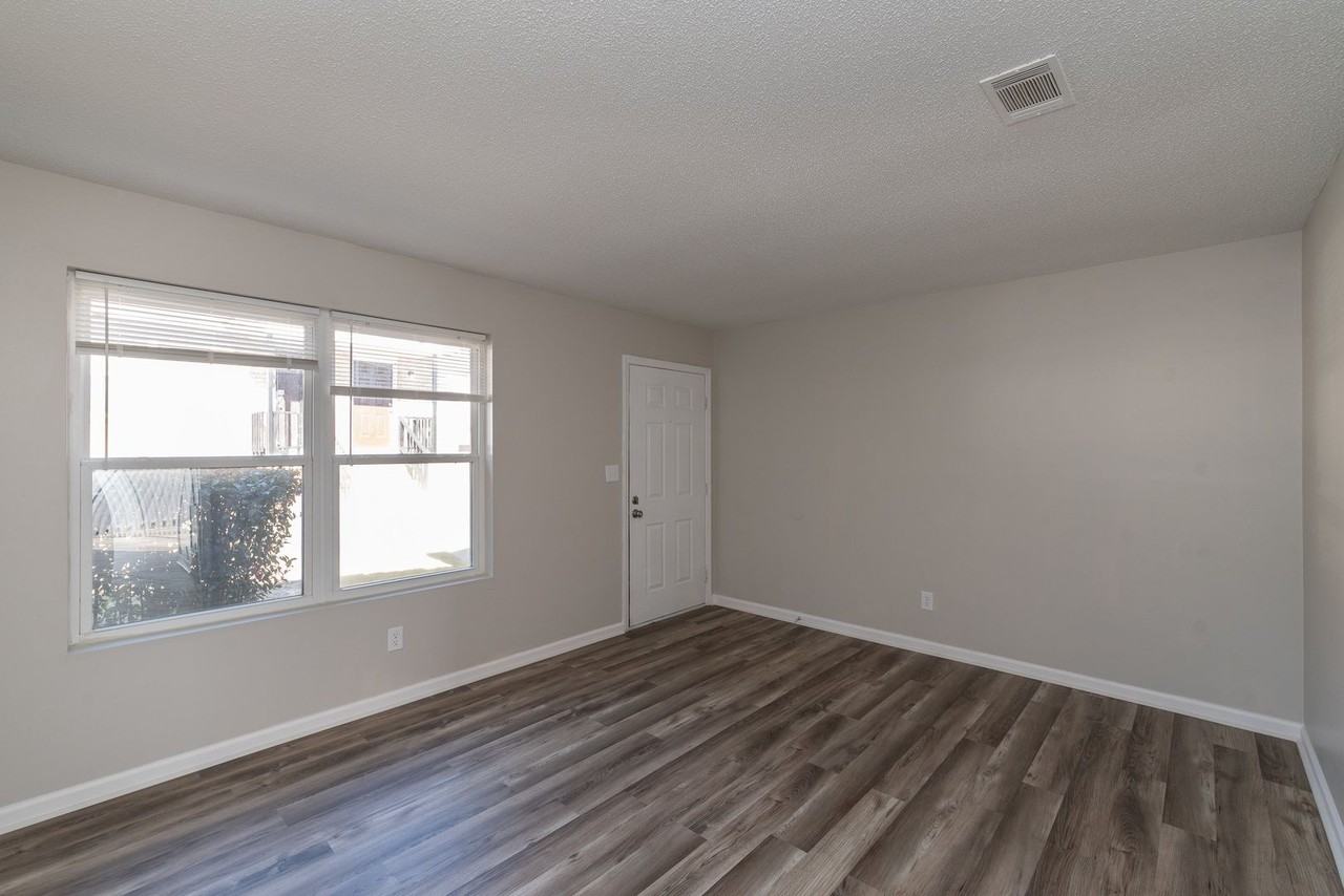 2311 Walden Dr - Photo 3 of 21