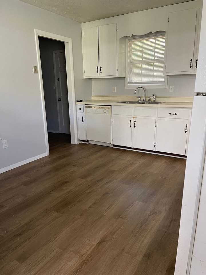 320 Edgewood Dr - Photo 7 of 22