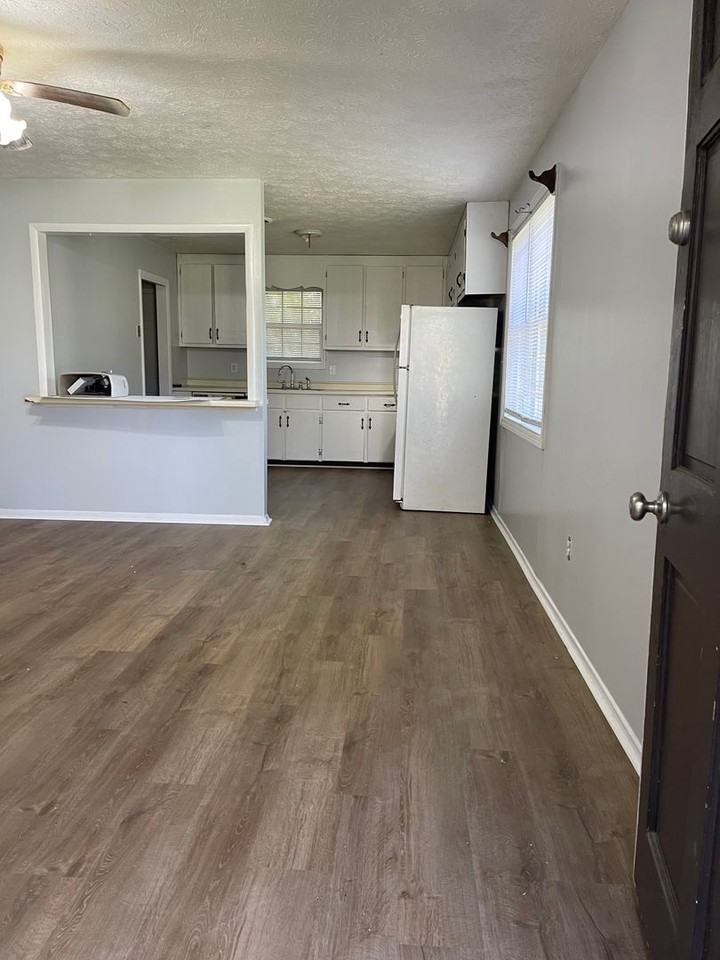 320 Edgewood Dr - Photo 4 of 23