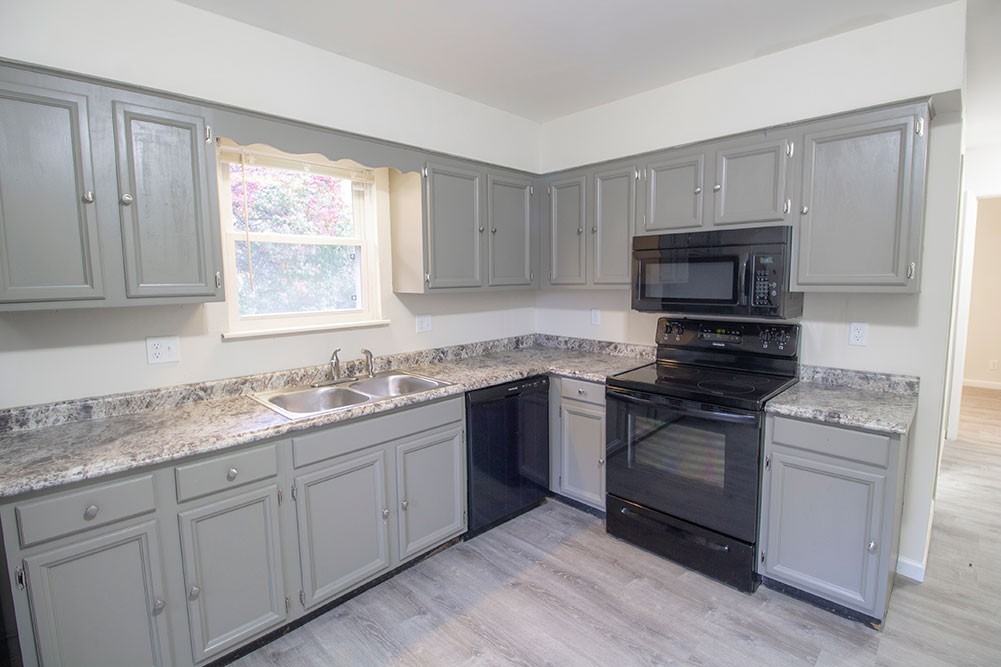 1323 S Roseta Ave - Photo 5 of 15