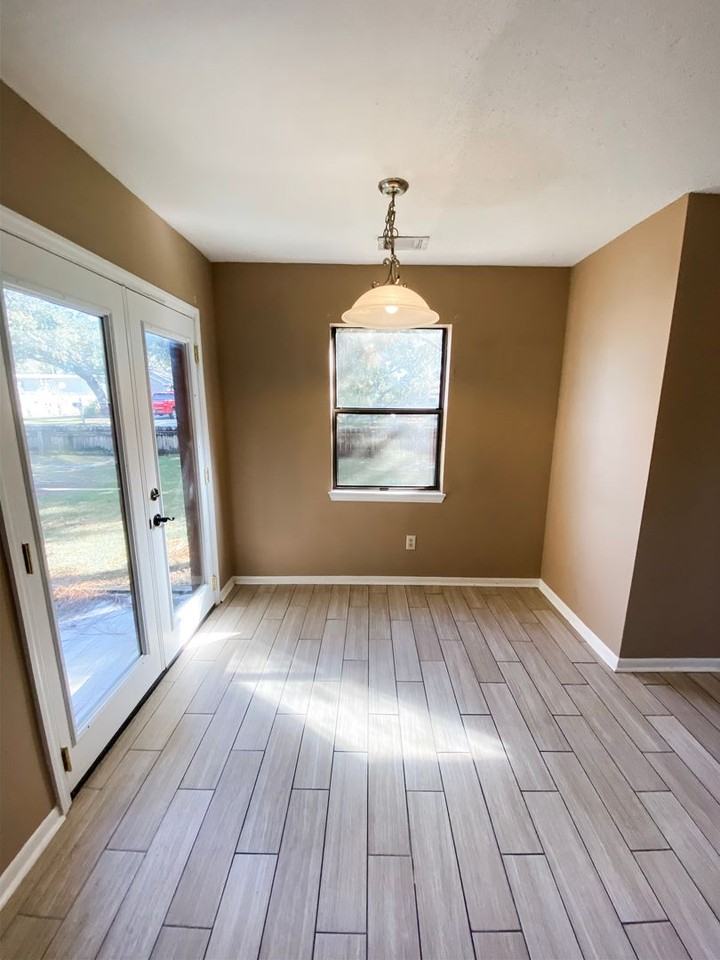 696 Tyner St - Photo 6 of 21