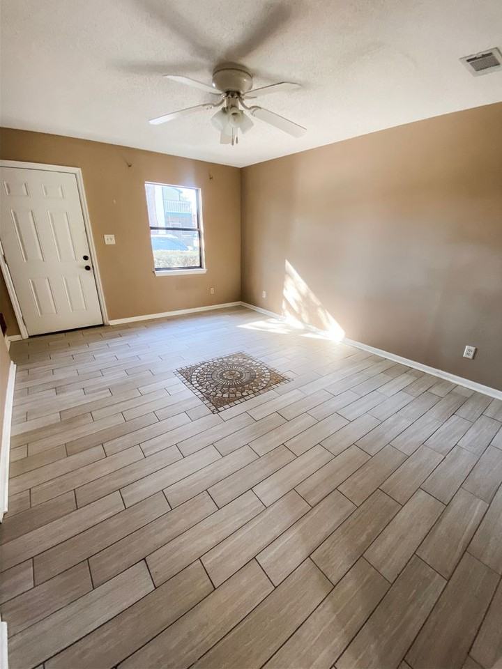696 Tyner St - Photo 7 of 21