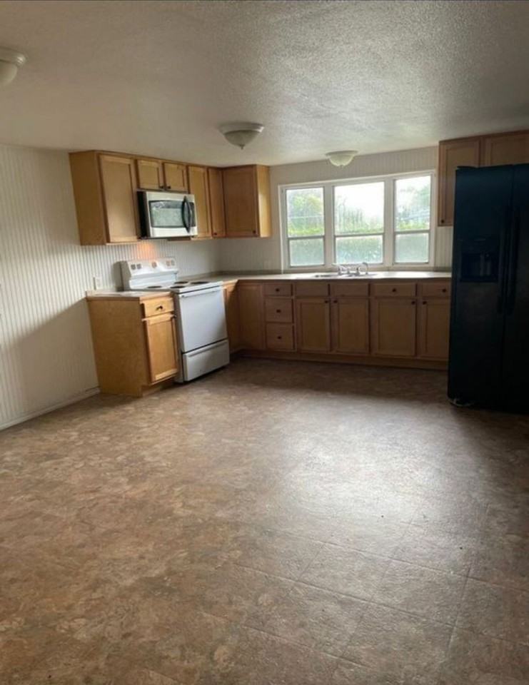 35229 Orange Grove Ln - Photo 3 of 8