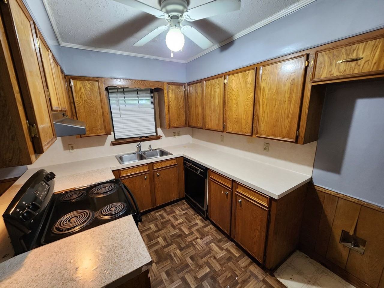 4215 Scenic Dr - Photo 2 of 10
