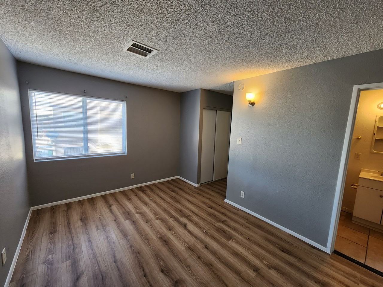 1705 Breckenwood Ct #4 - Photo 4 of 20